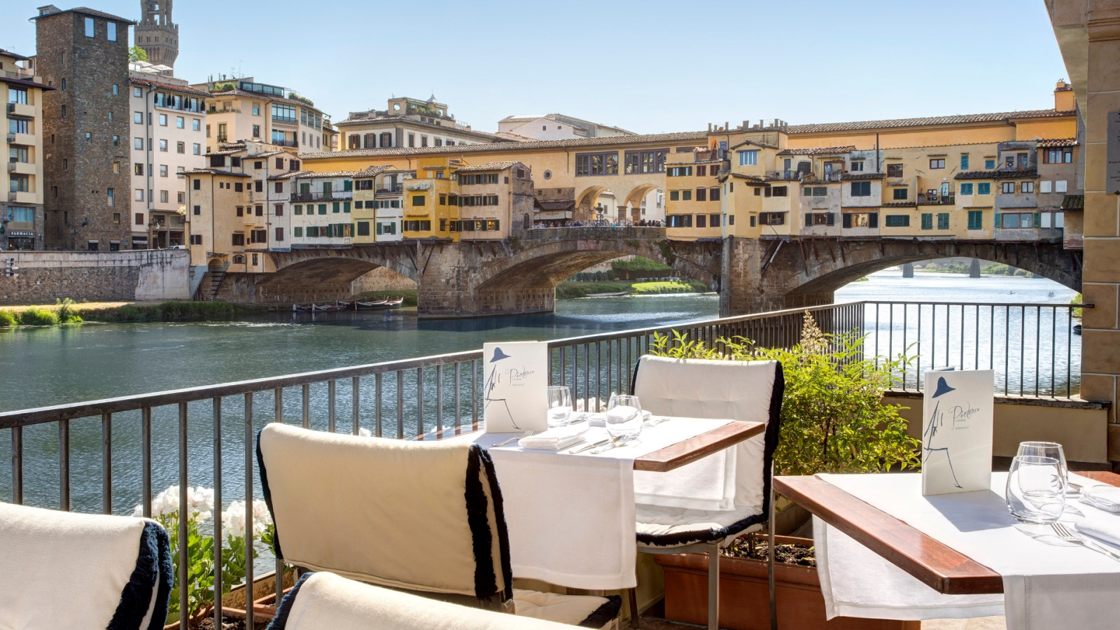 Cocktail bar at Hotel Lungarno in Italy