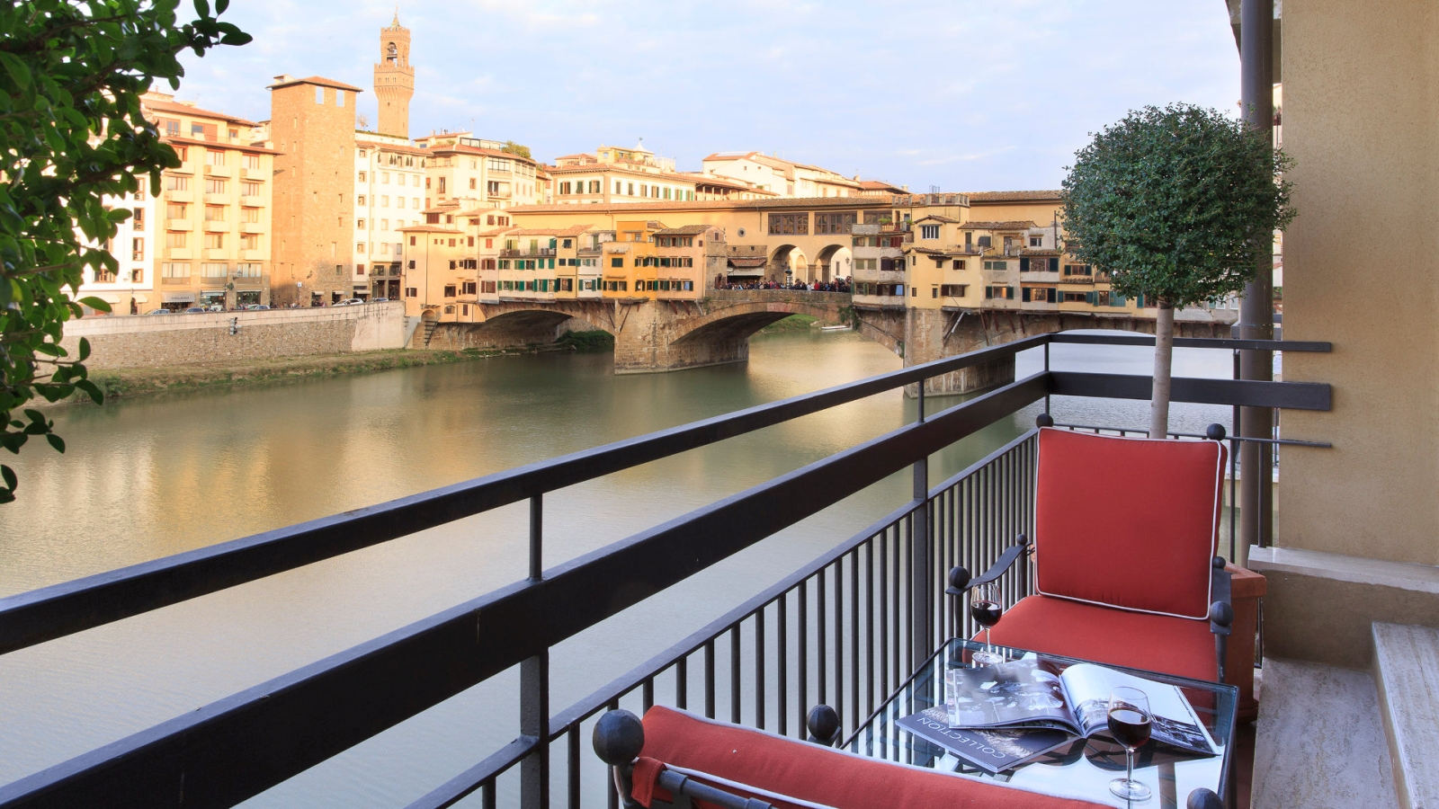 Suite with river view balcony at Hotel Lungarno in Italy