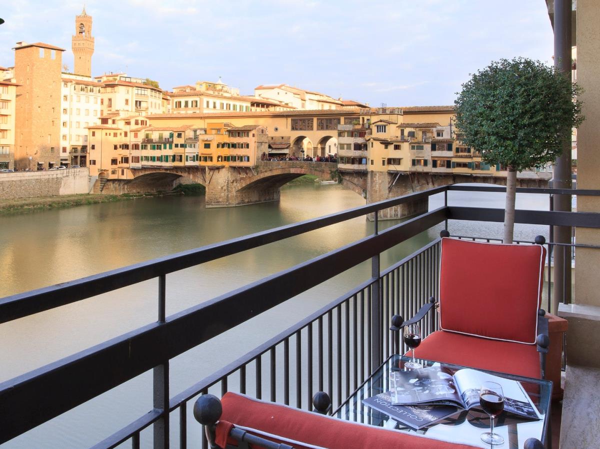 Suite with river view balcony at Hotel Lungarno in Italy