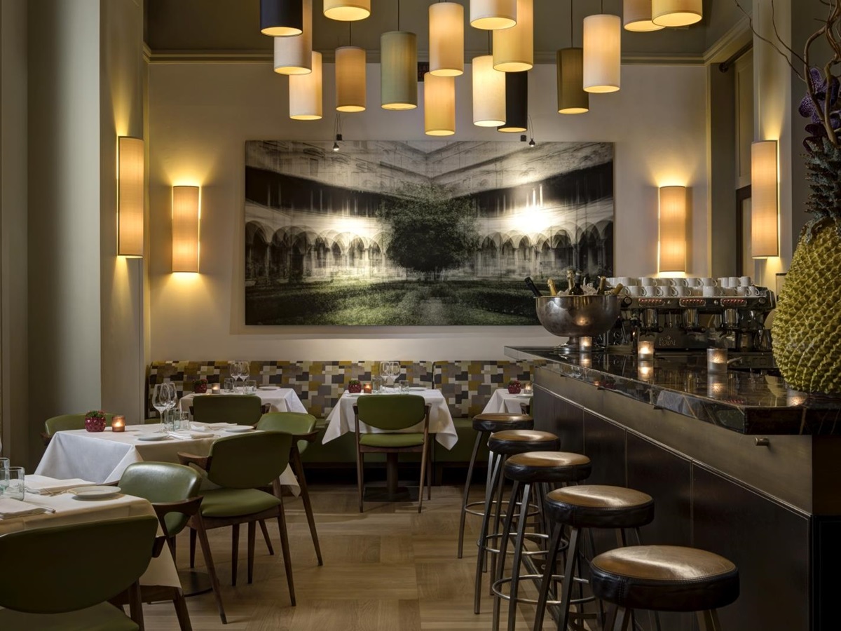 Seating and bar at Irene restaurant at Hotel Savoy, a luxury hotel in Florence, Italy