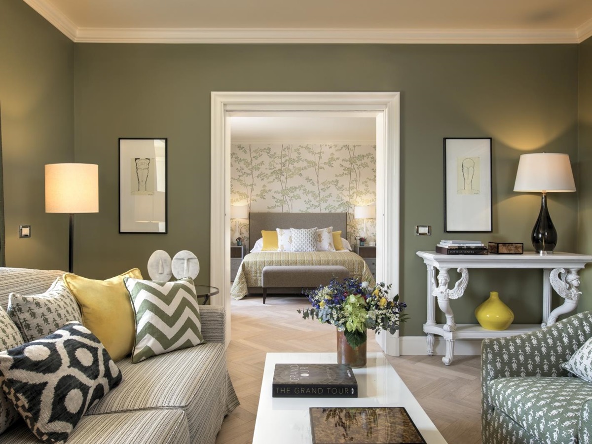 A Junior Deluxe Suite at Hotel Savoy, a luxury hotel in Florence, Italy