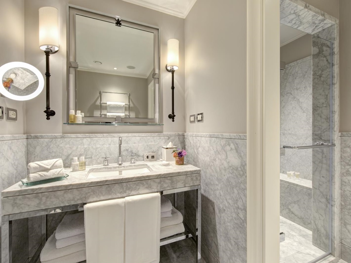 Marble bathroom of a Junior Suite at Hotel Savoy, a luxury hotel in Florence, Italy