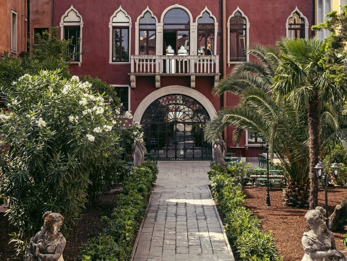 Courtyard and gardens of Il Palazzo Experimental in Venice