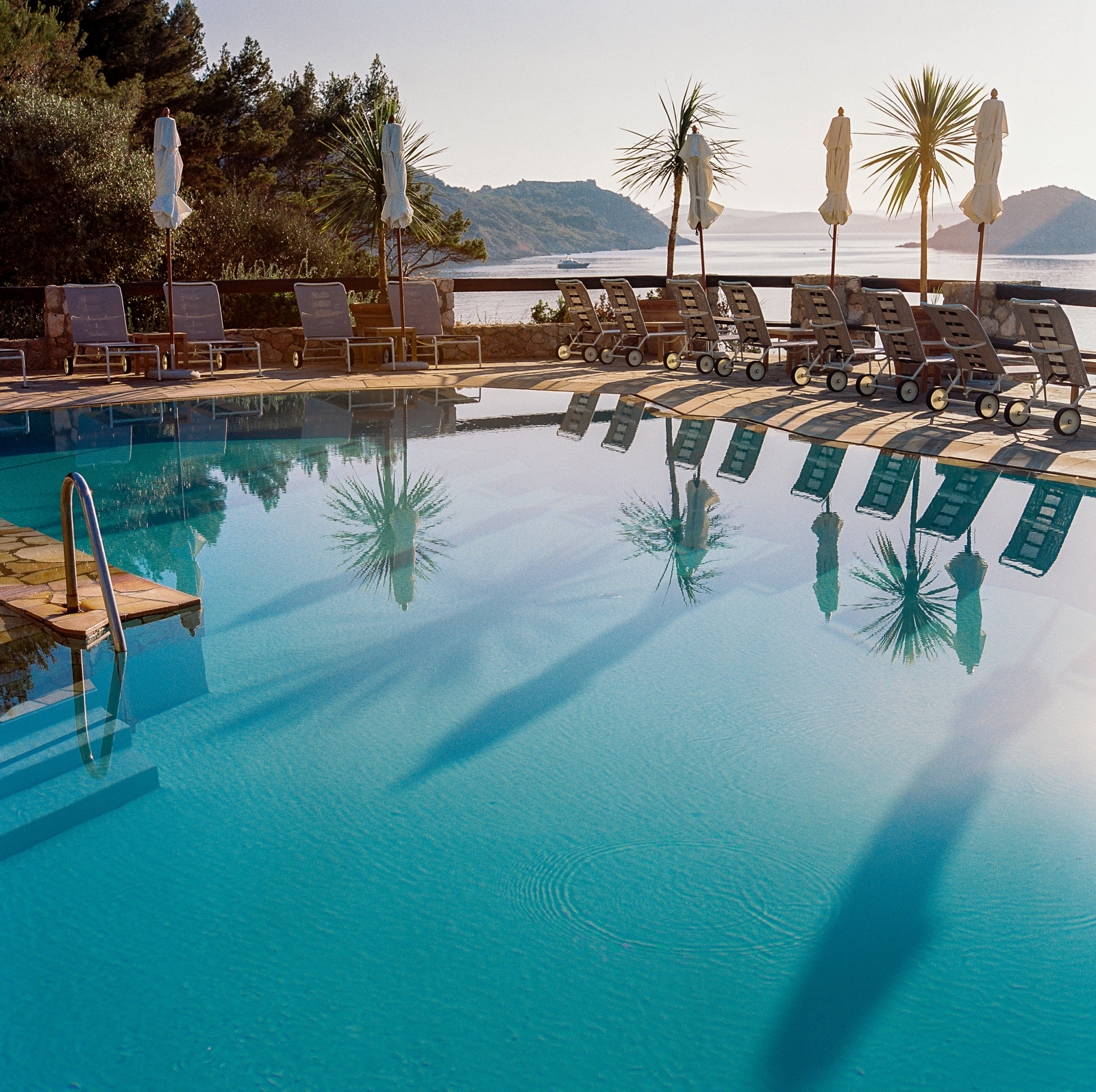Pool scene at Il Pellicano