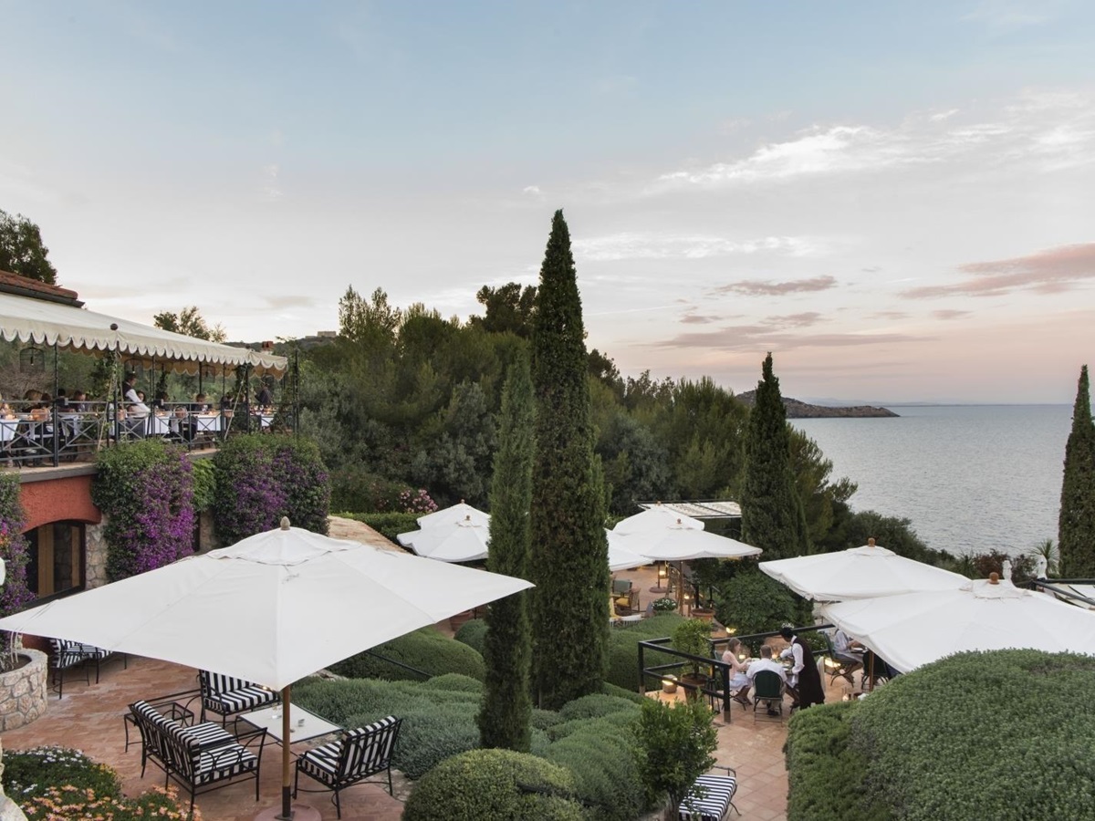 Terrace dining at Il Pellicano