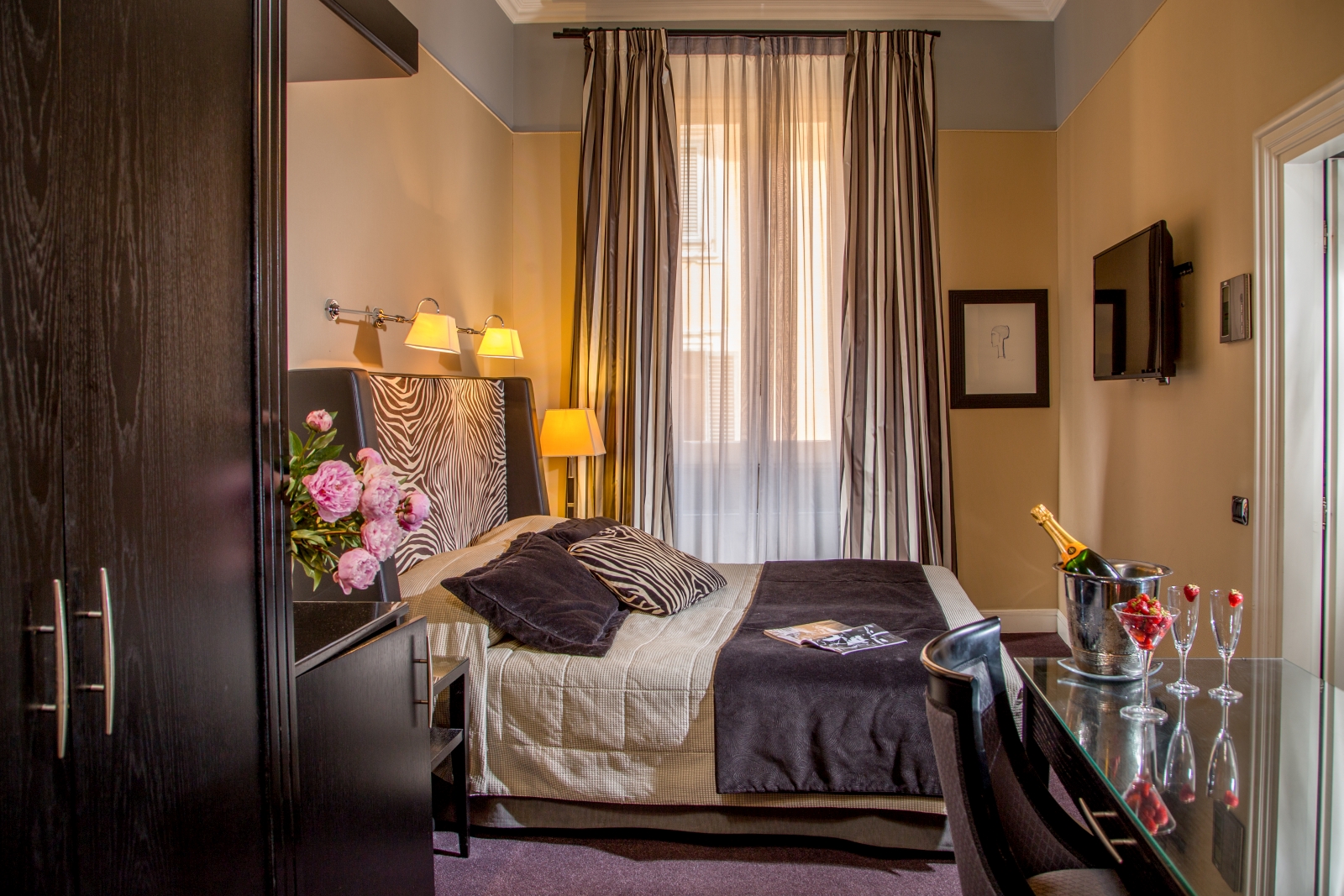 Charcoal room at Inn at Spanish Steps
