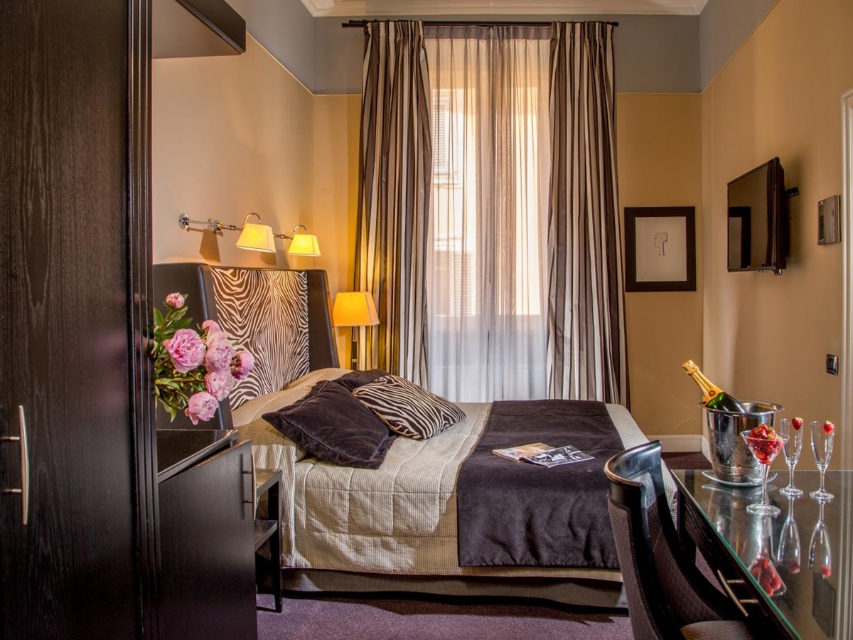 Charcoal room at Inn at Spanish Steps