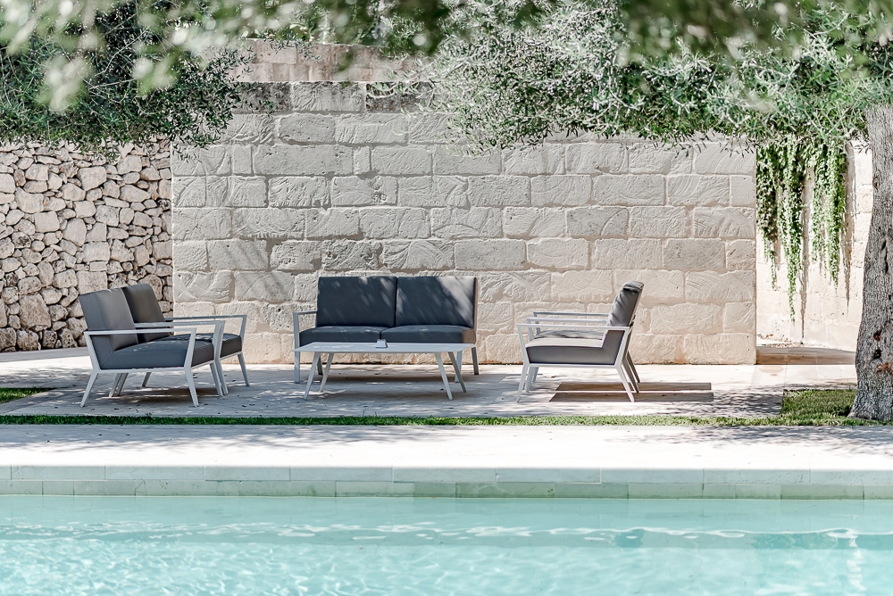 Seating by the pool at La Fiermontina