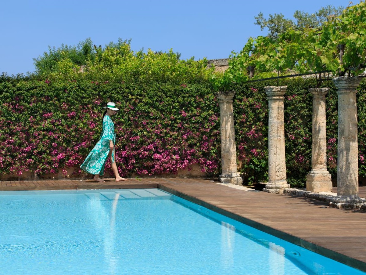 Swimming pool at hotel Masseria Torre Maizza in Puglia