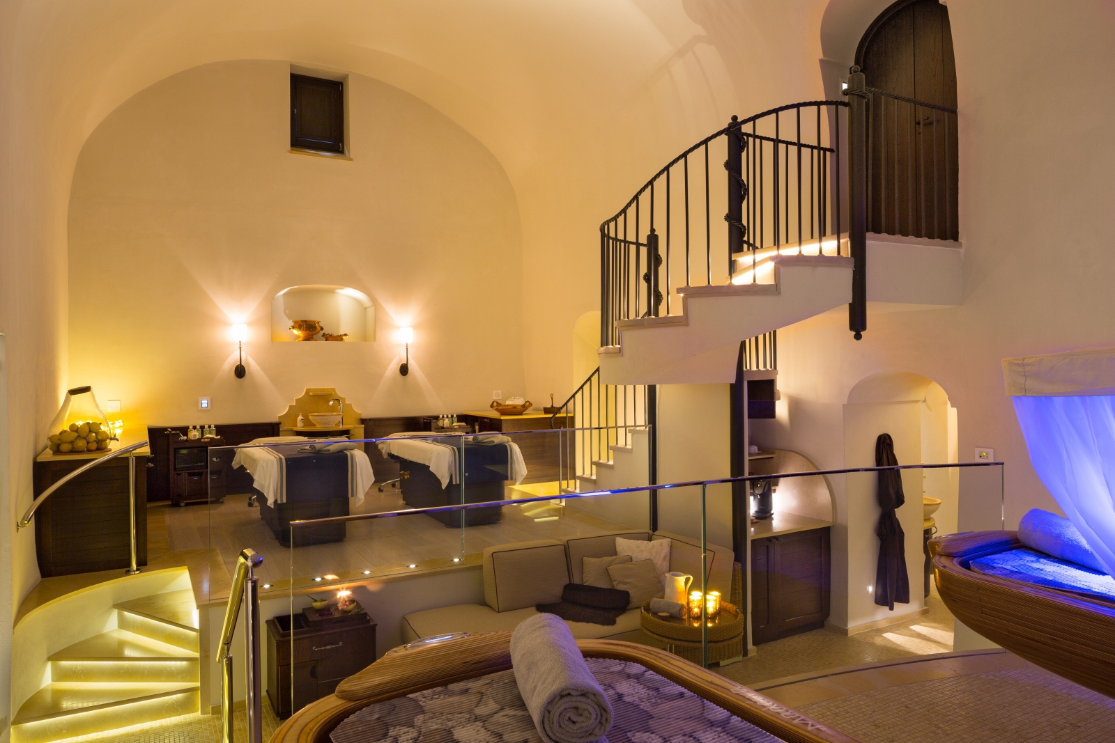 Double treatment suite with relaxation beds and chillout area at Monastera Santa Rosa, luxury hotel in Italy