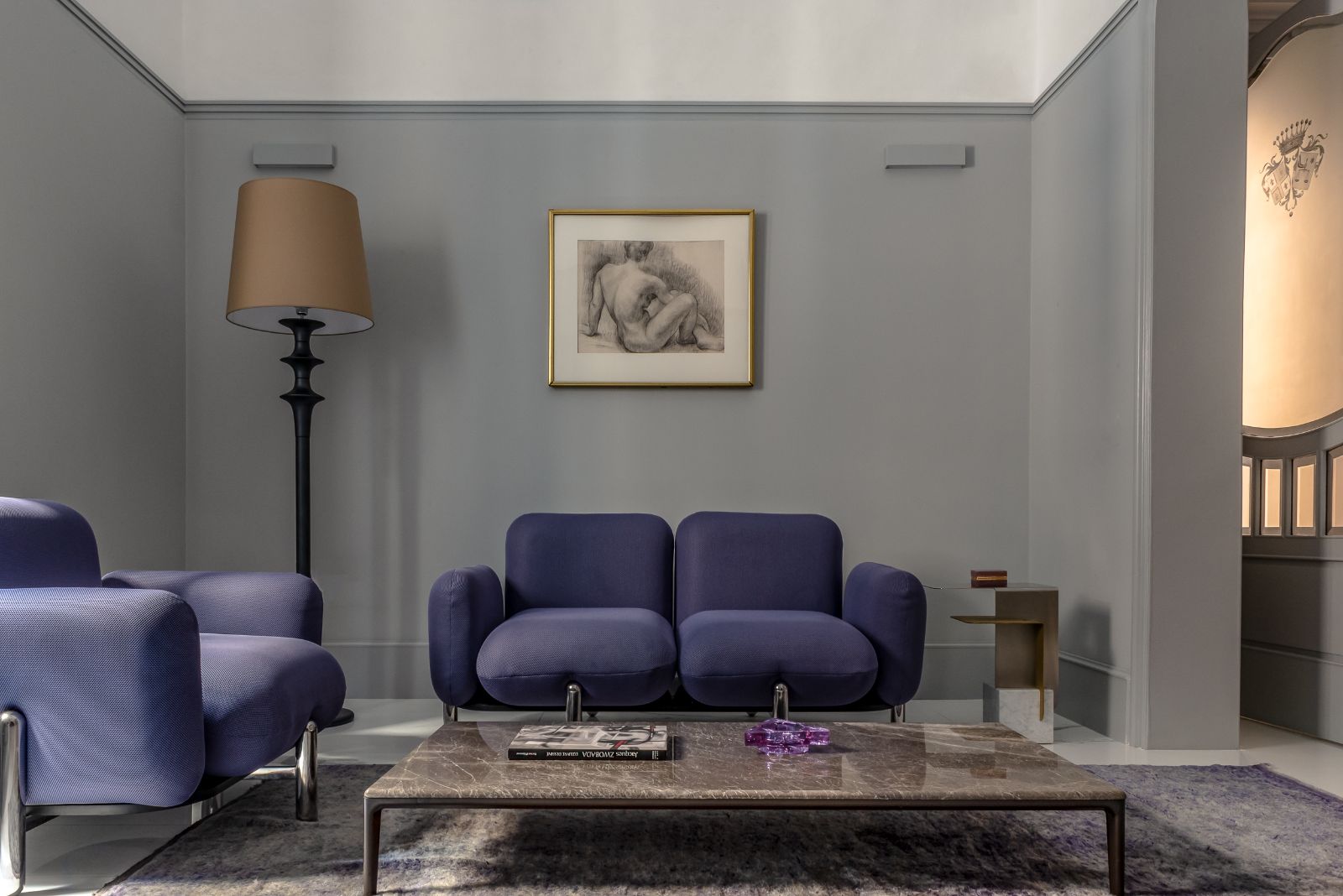 Comfortable lounge area of the Zwobada Suite at luxury hotel Palazzo Bozzi Corso in Lecce, Italy