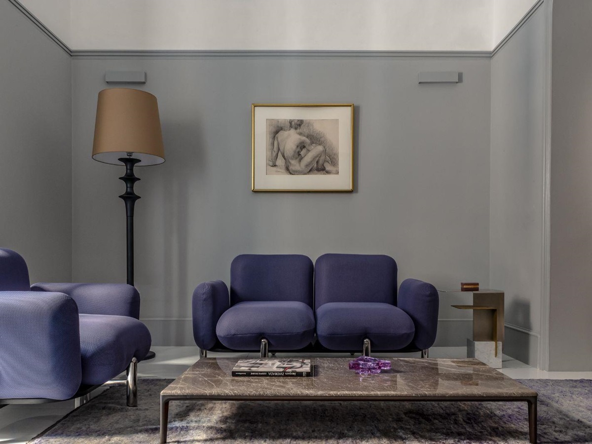 Comfortable lounge area of the Zwobada Suite at luxury hotel Palazzo Bozzi Corso in Lecce, Italy