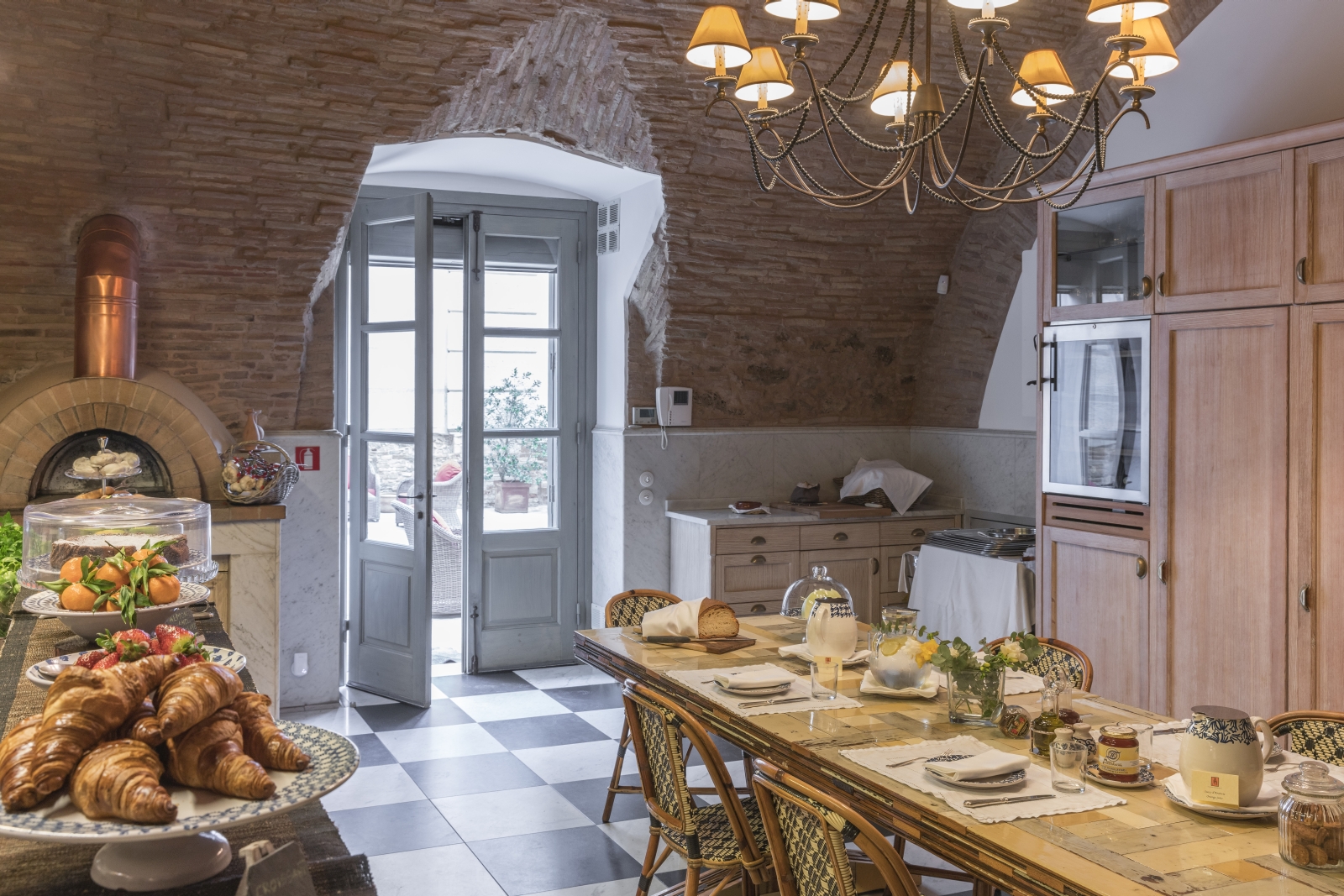 Breakfast room at Palazzo Margherta in Bernalda Italy