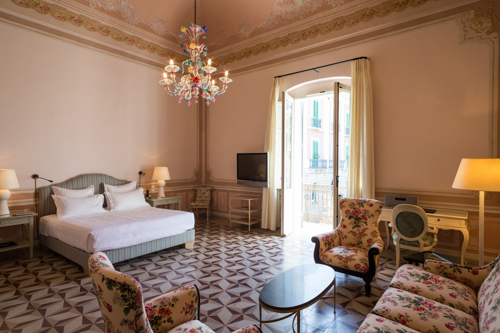 Guest suite with balcony at Palazzo Margherita