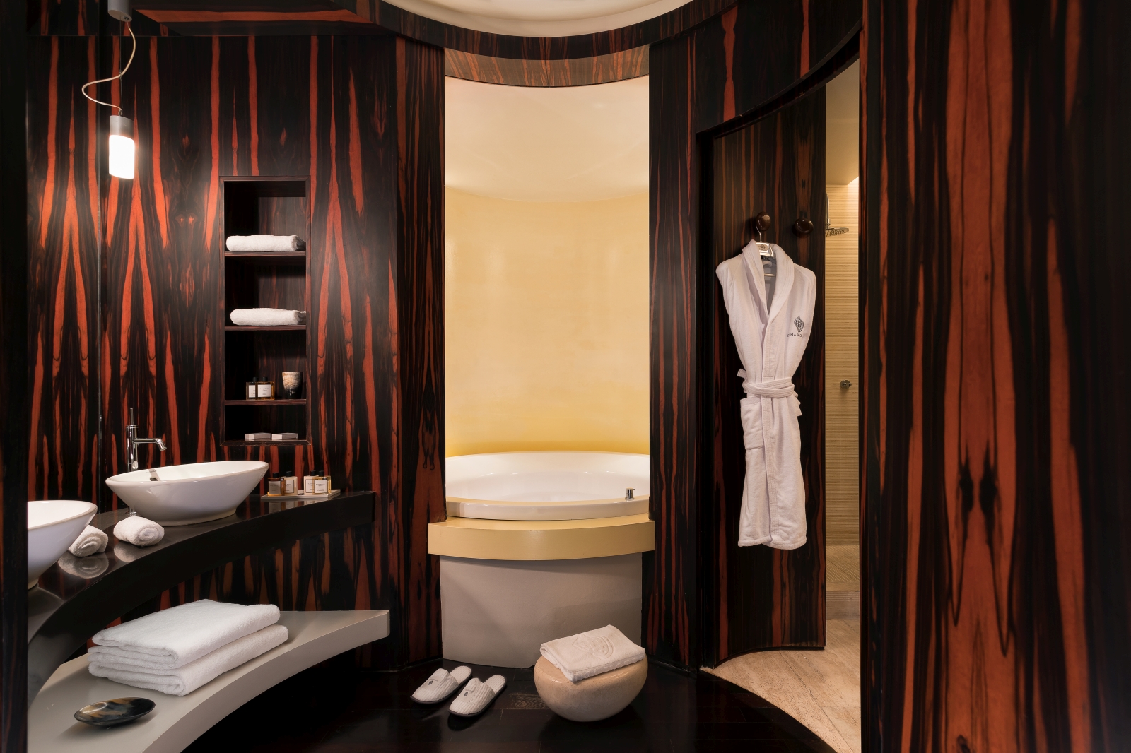 Dark wood panelled Bathroom