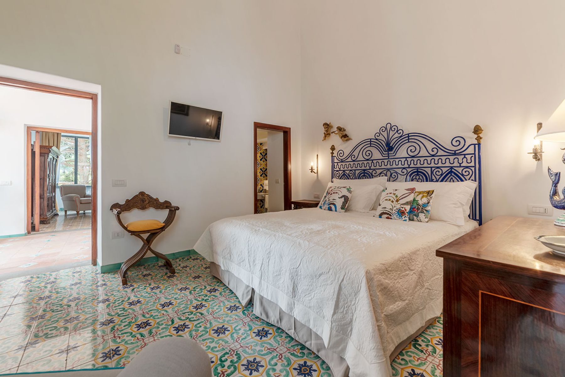 Large bedroom with a double bed and tiled floors and ensuite bathroom at Castello Sul Mare in Amalfi