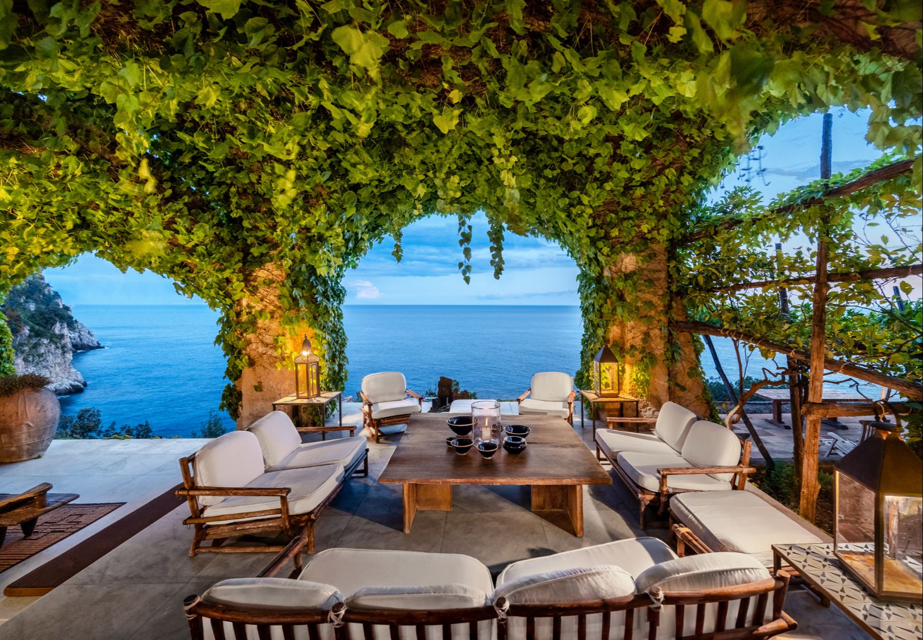Outdoor seating at Il Marinaio in Amalfi Coast, Italy