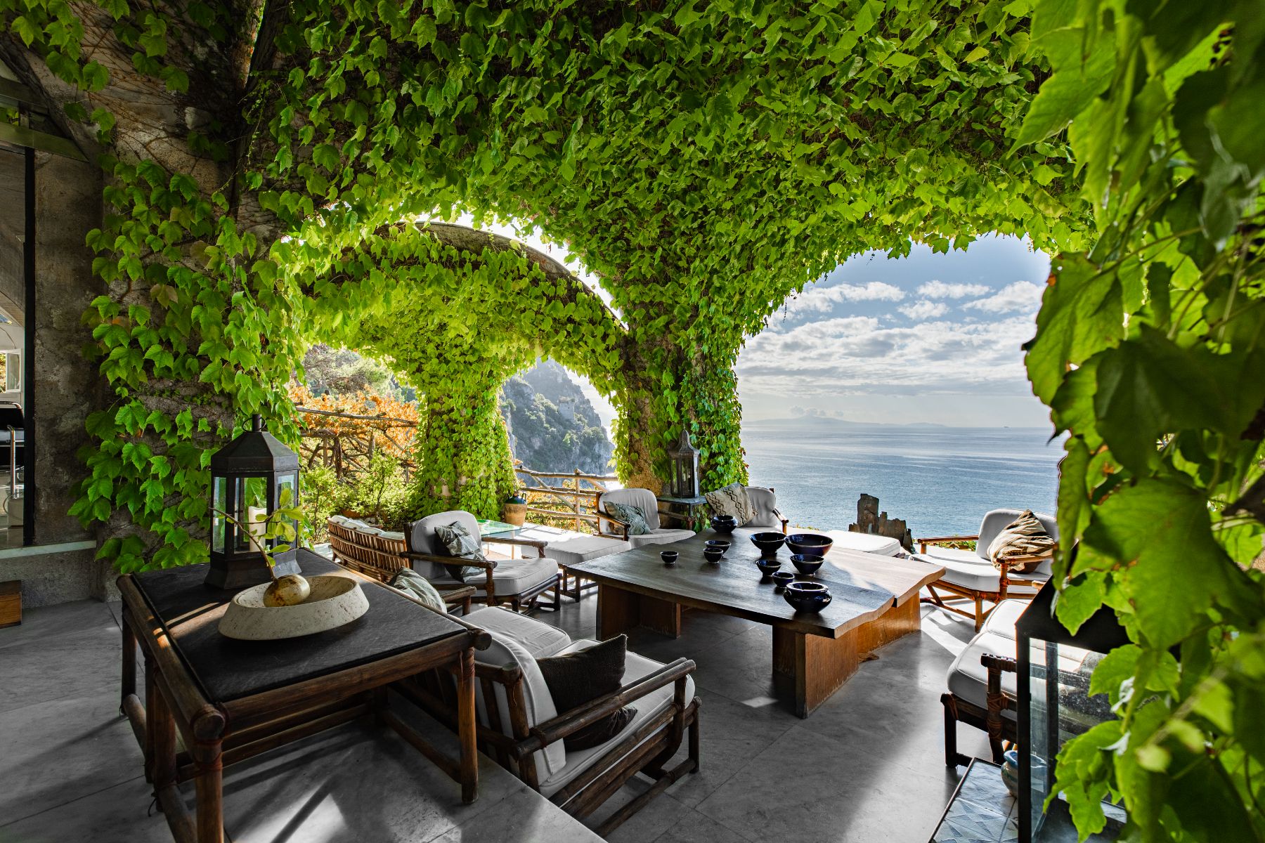 arches at villa Marinaio in Amalfi, with the sea in the distance