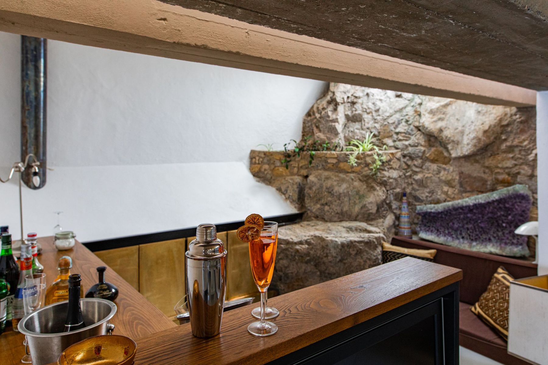indoor bar with drinks on the table top at Il Marinaio villa in Amalfi