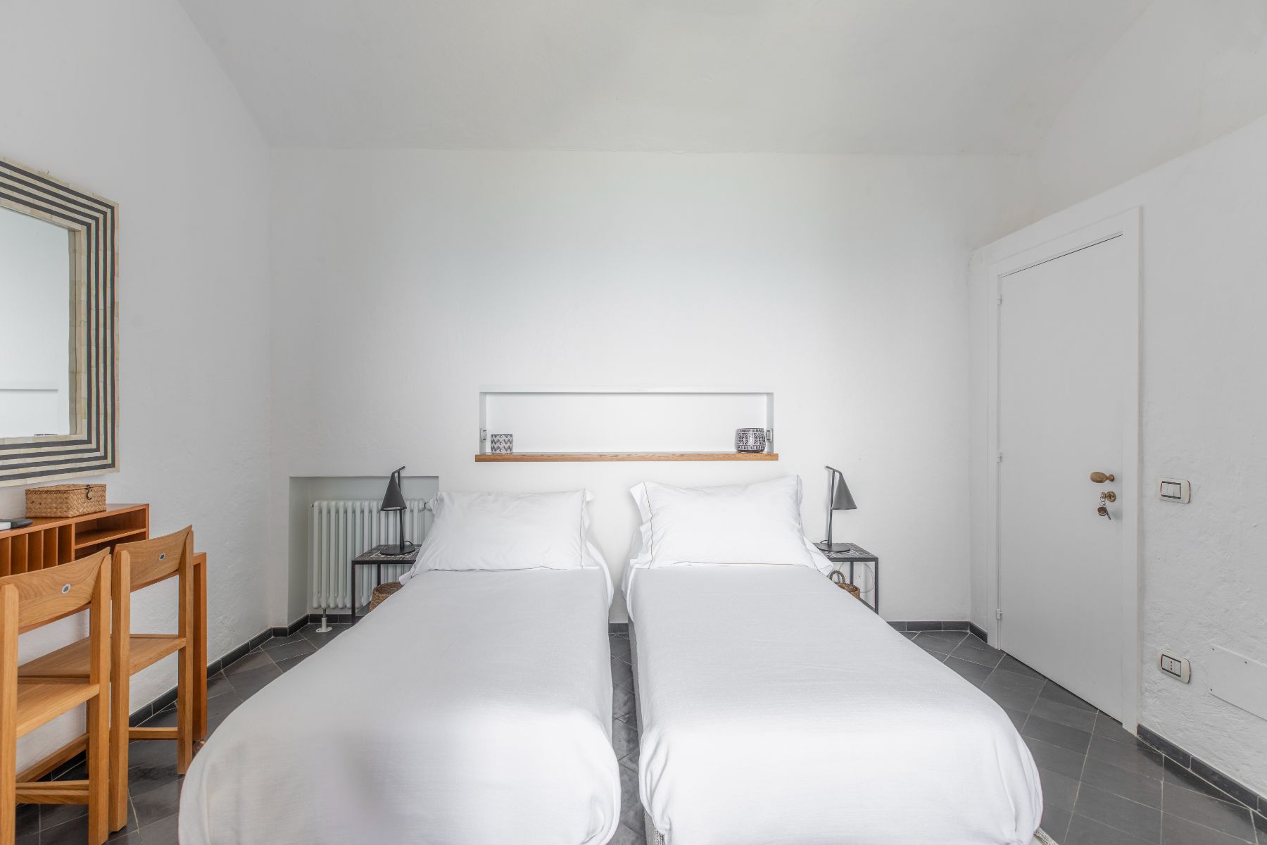 Twin suite at Il Marinaio villa at Amalfi, with white wardrobe and wooden desk