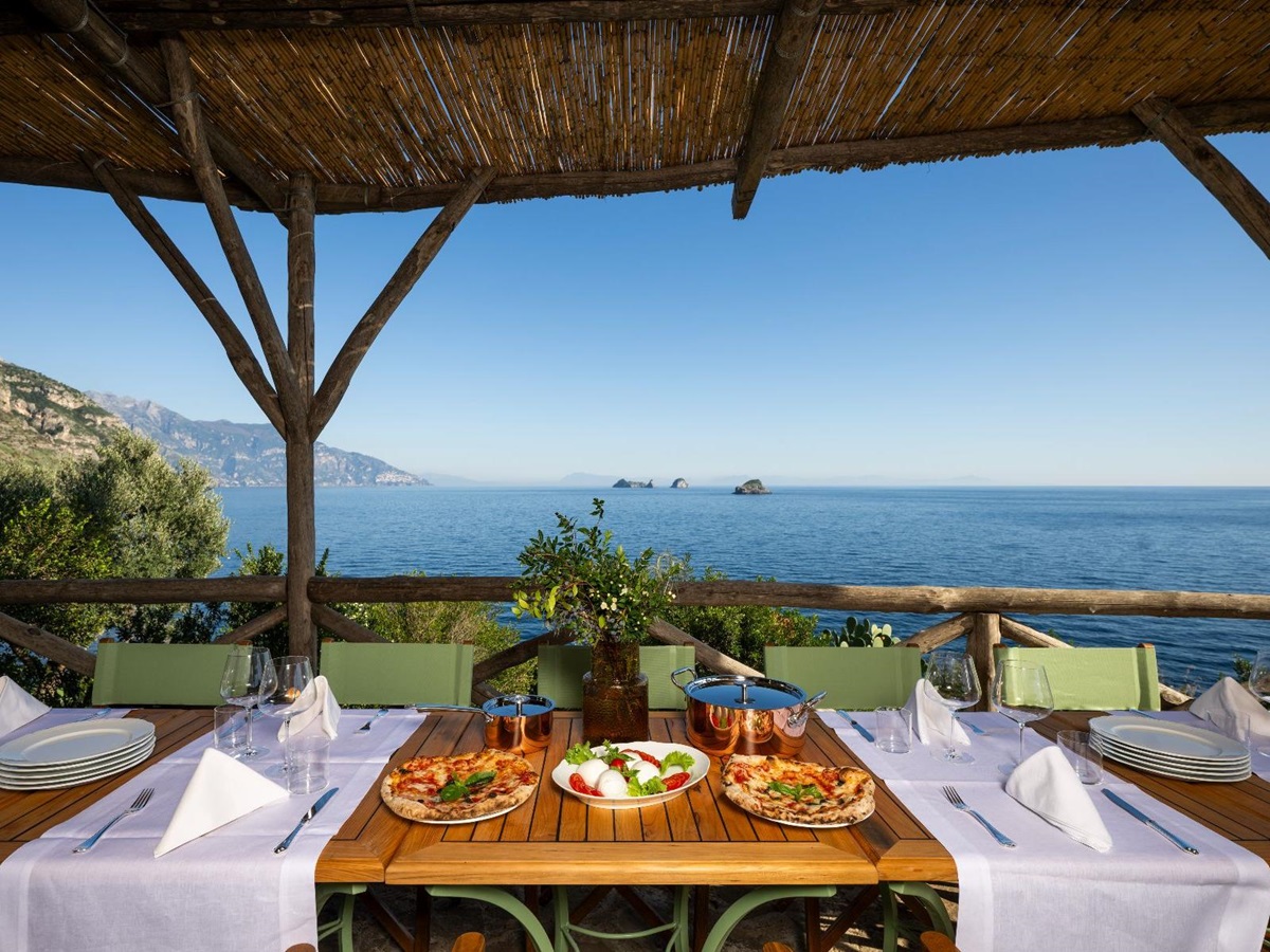 Outdoor dining at Isca Private Island in Amalfi, Italy