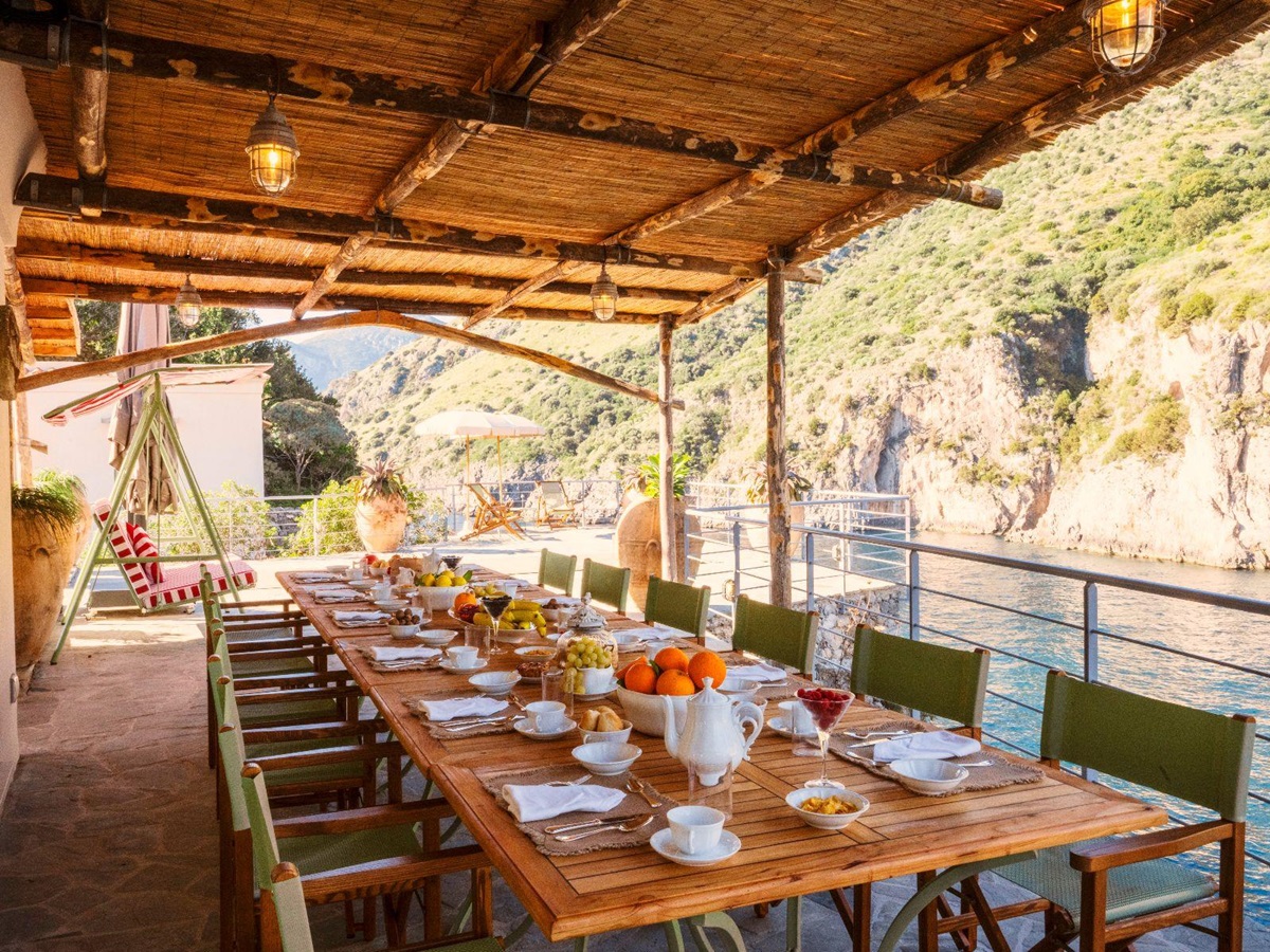 Outdoor dining table at Isca Private Island in Amalfi, Italy