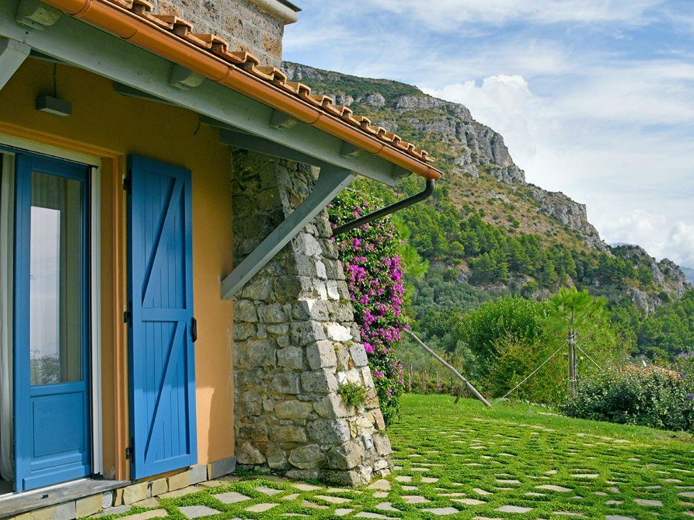 Exterior of La Gallina in Amalfi
