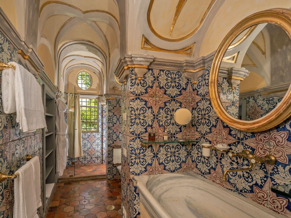 Bath Tub at Palazzo del Vescovo in Amalfi