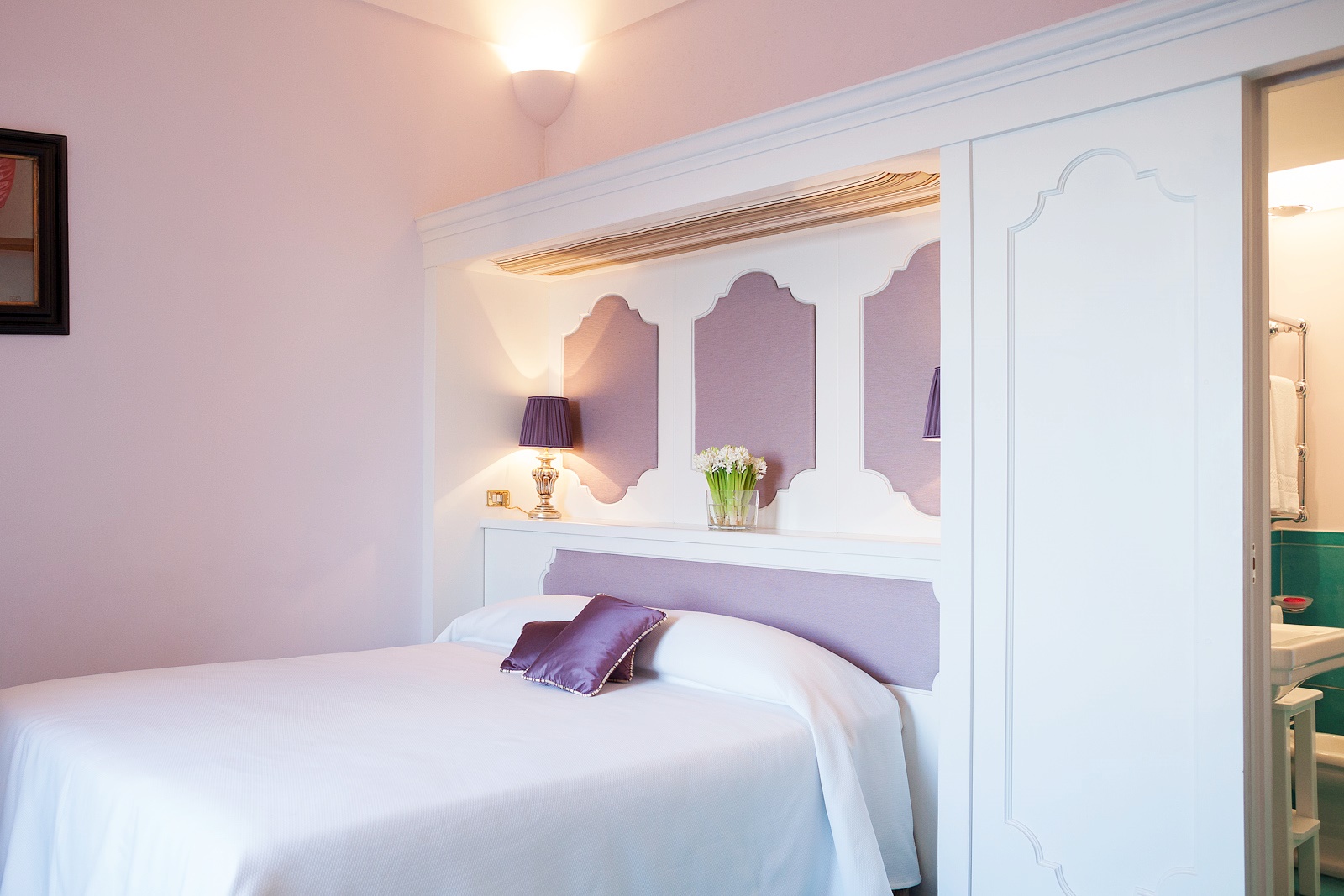 Pink double bedroom of Villa di Praiano, Amalfi Coast