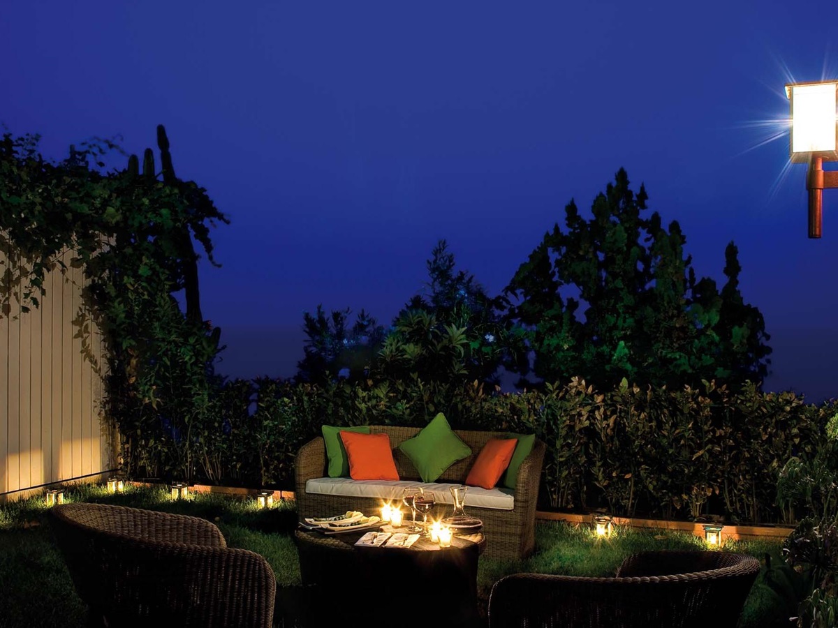 Villa di Praiano's outdoor seating area at night.
