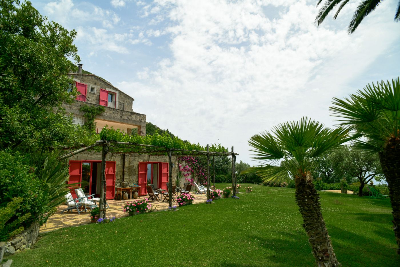 Another angle of the exterior of Villa Il Campo.