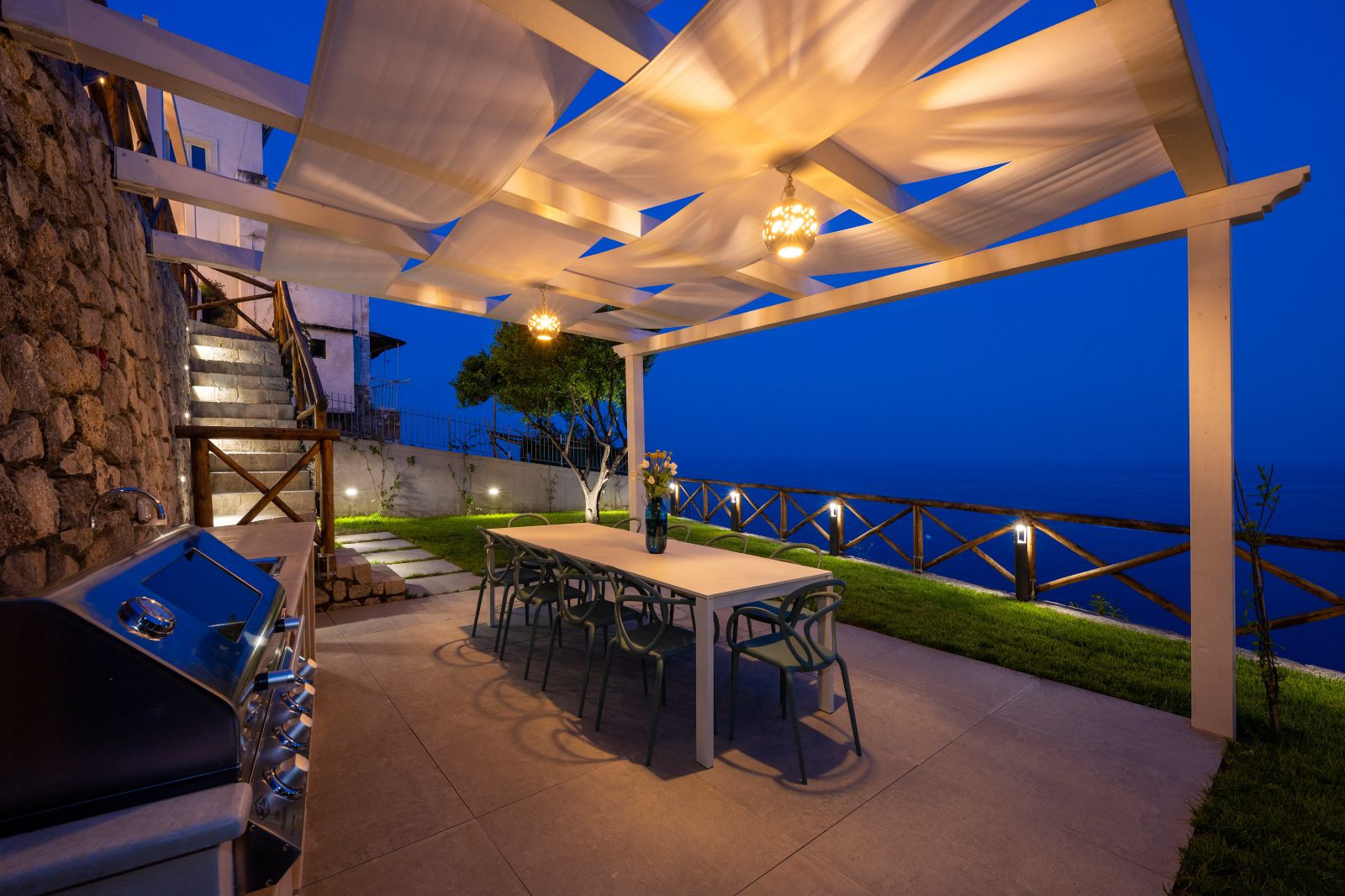 Outdoor Dining at Villa Iris in Amalfi