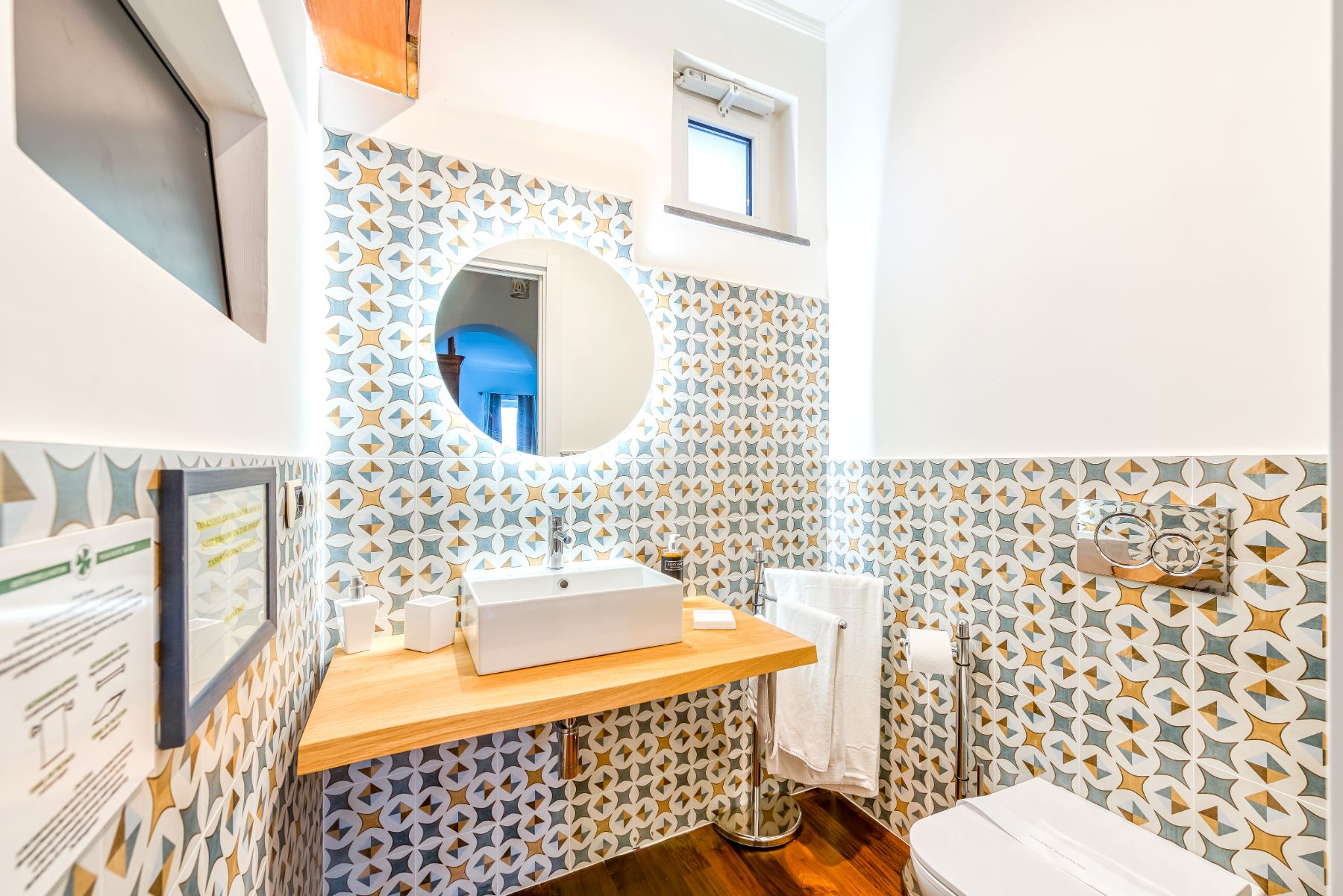 Modern bathroom with LED mirror in Villa Li Galli in Amalfi