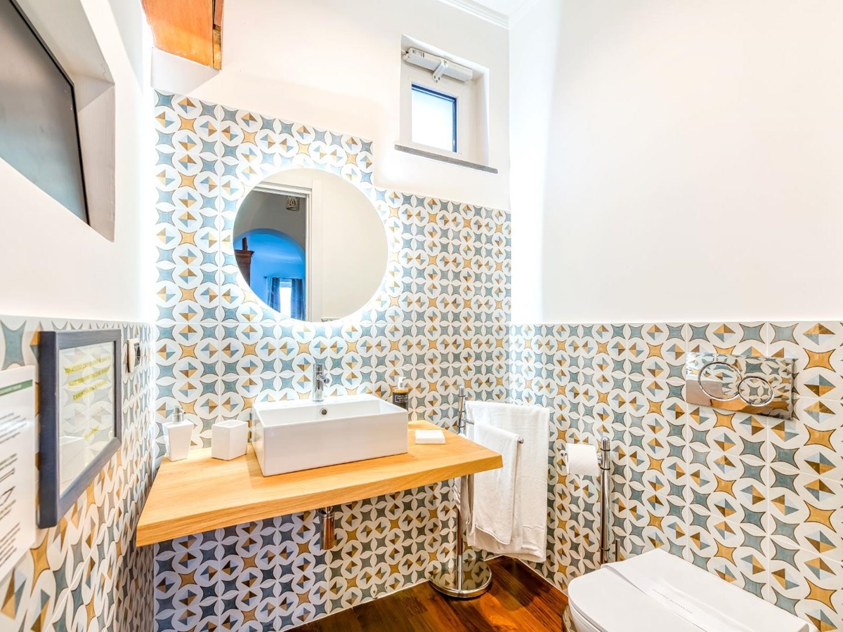 Modern bathroom with LED mirror in Villa Li Galli in Amalfi