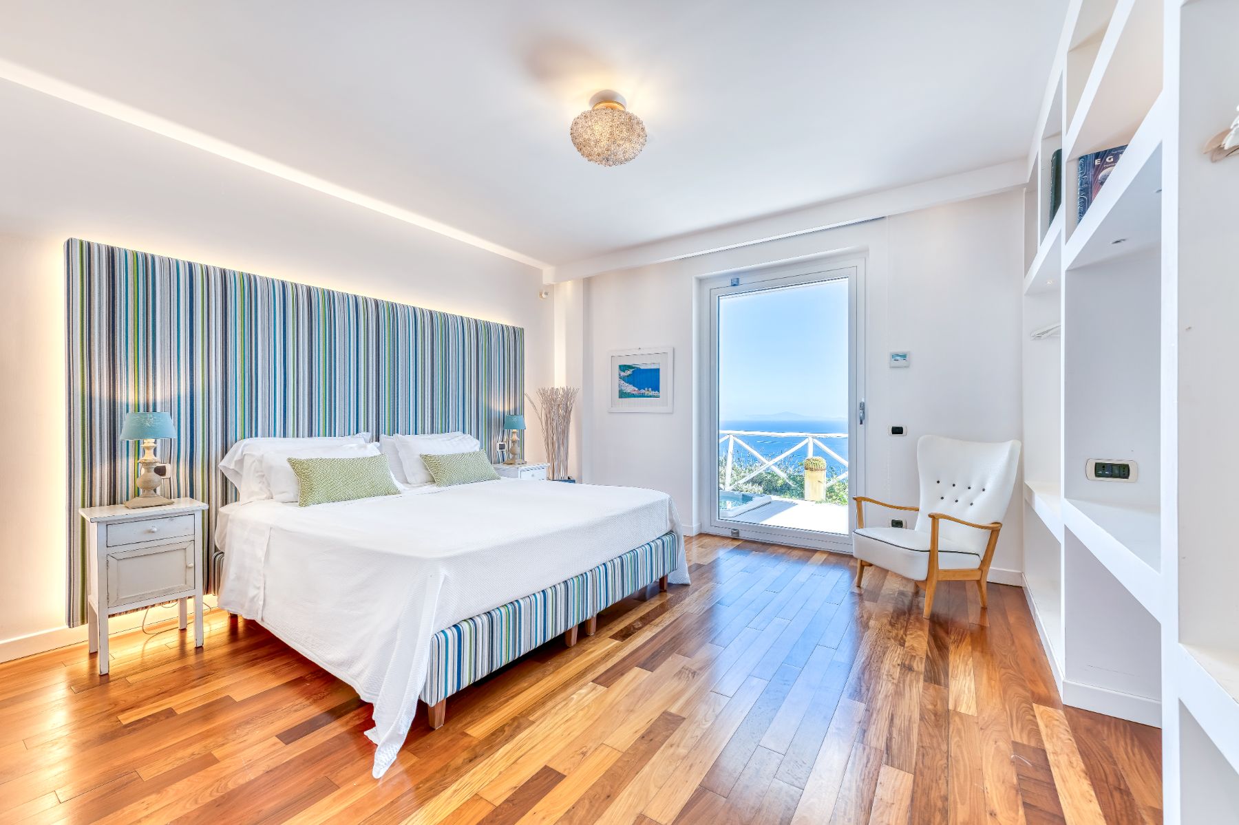 Bedroom with large double bed with views of the sea at Villa Li Galli in Amalfi