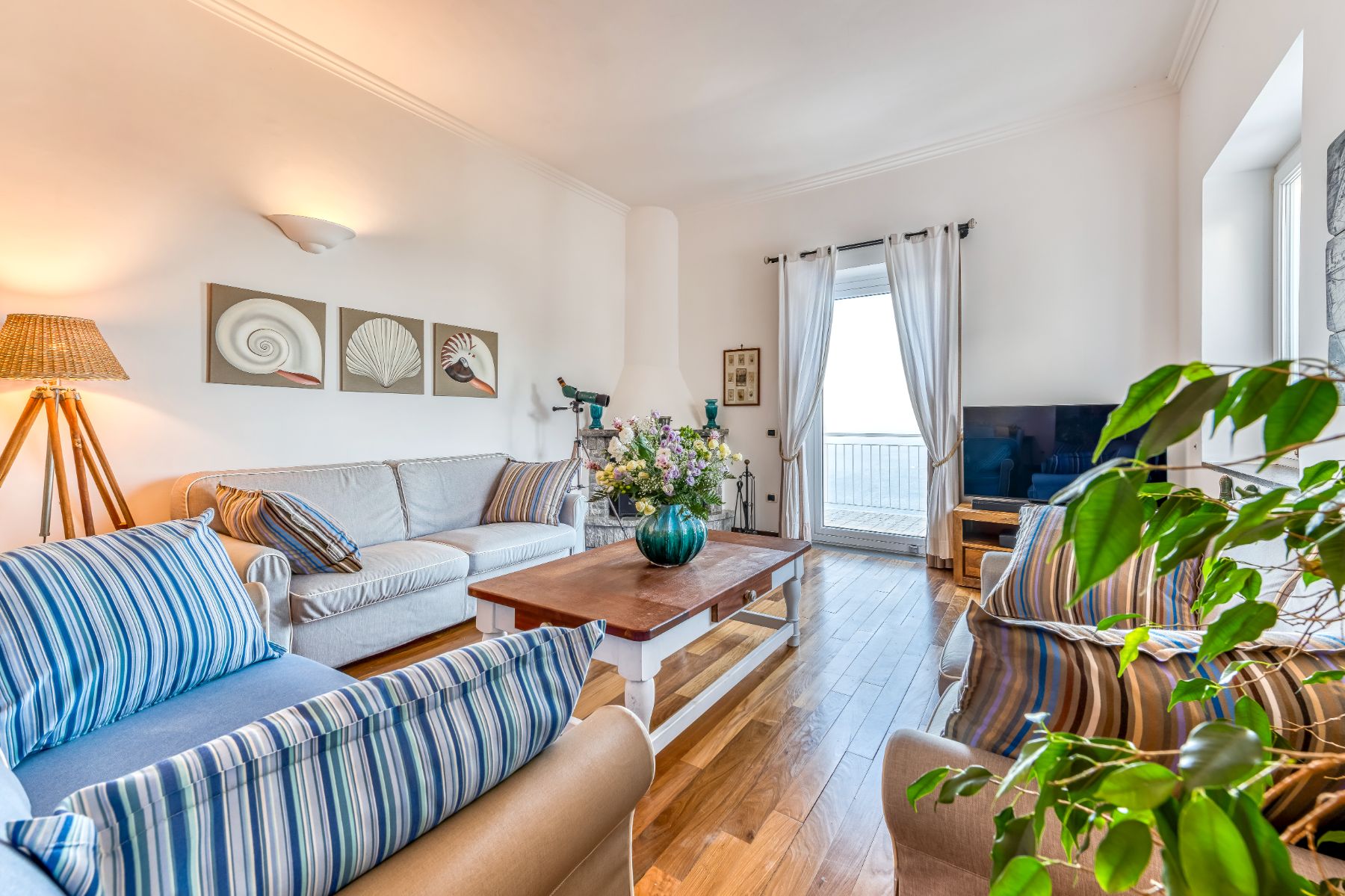 Living room with sofas and coffee table at Villa Li Galli in Amalfi