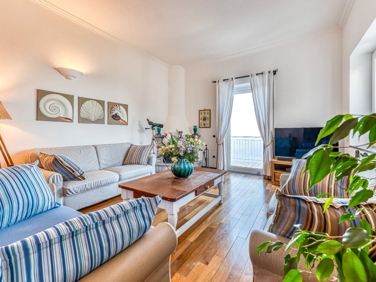 Living room with sofas and coffee table at Villa Li Galli in Amalfi