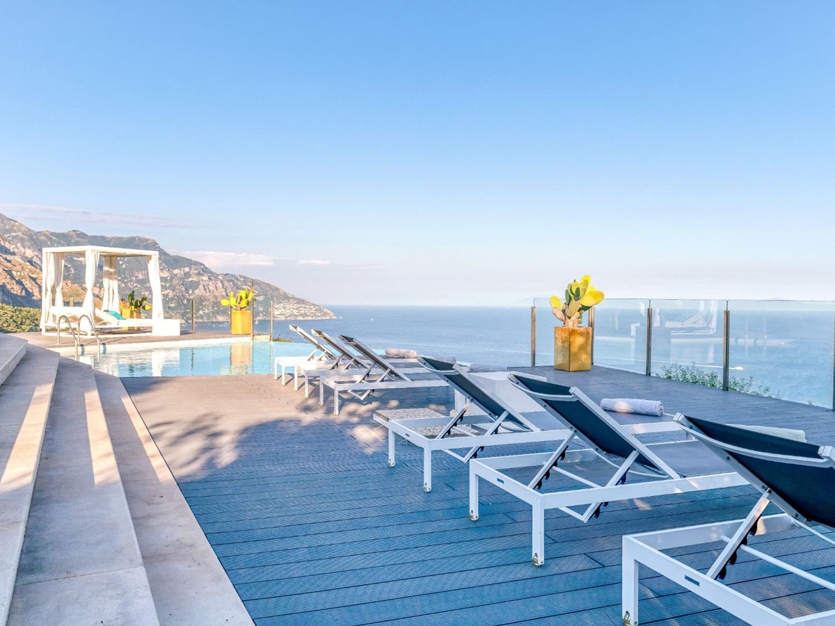 Terrace view overlooking the sea at Villa Li Galli in Amalfi