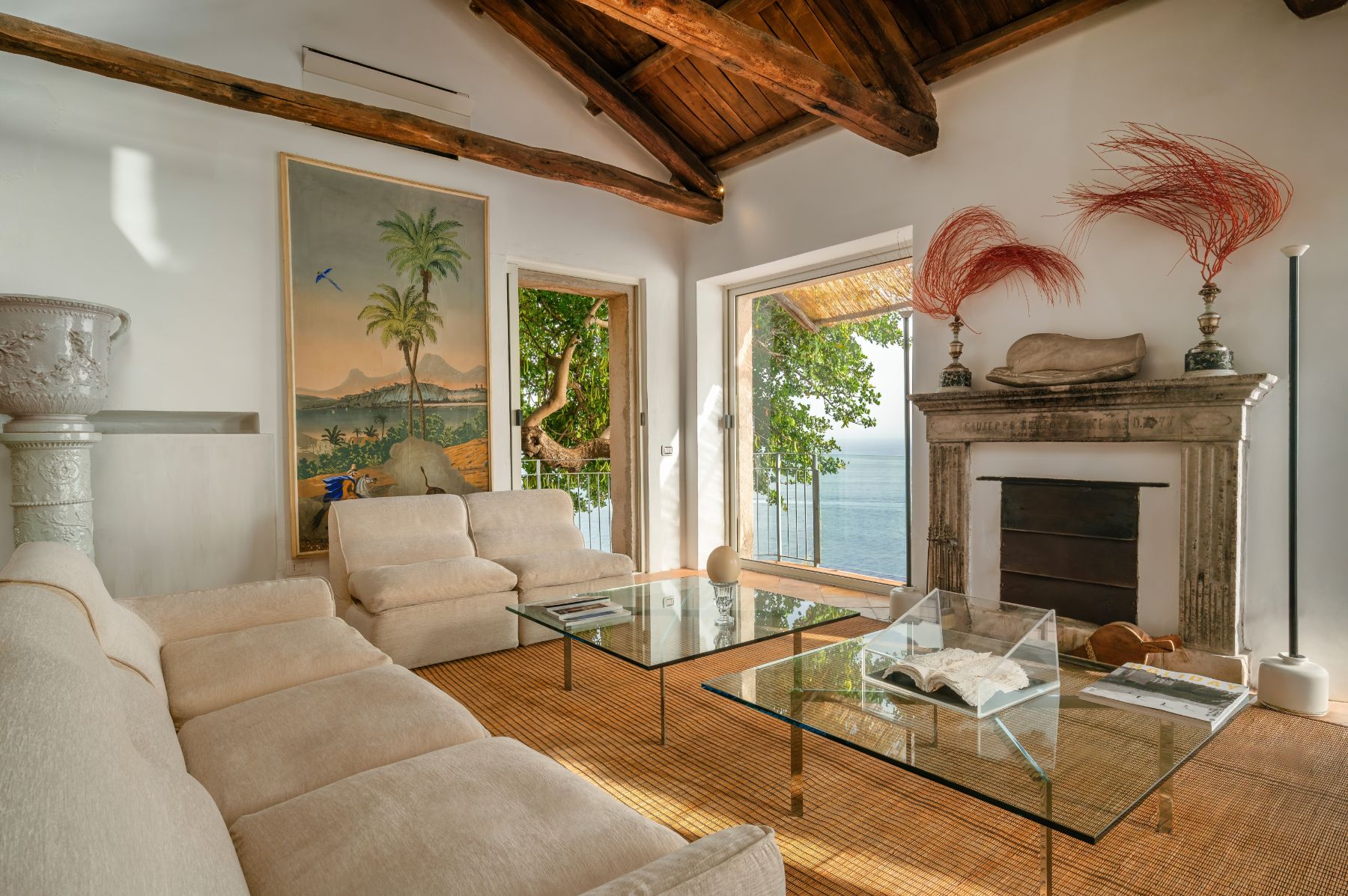 villa maiori indoor seating