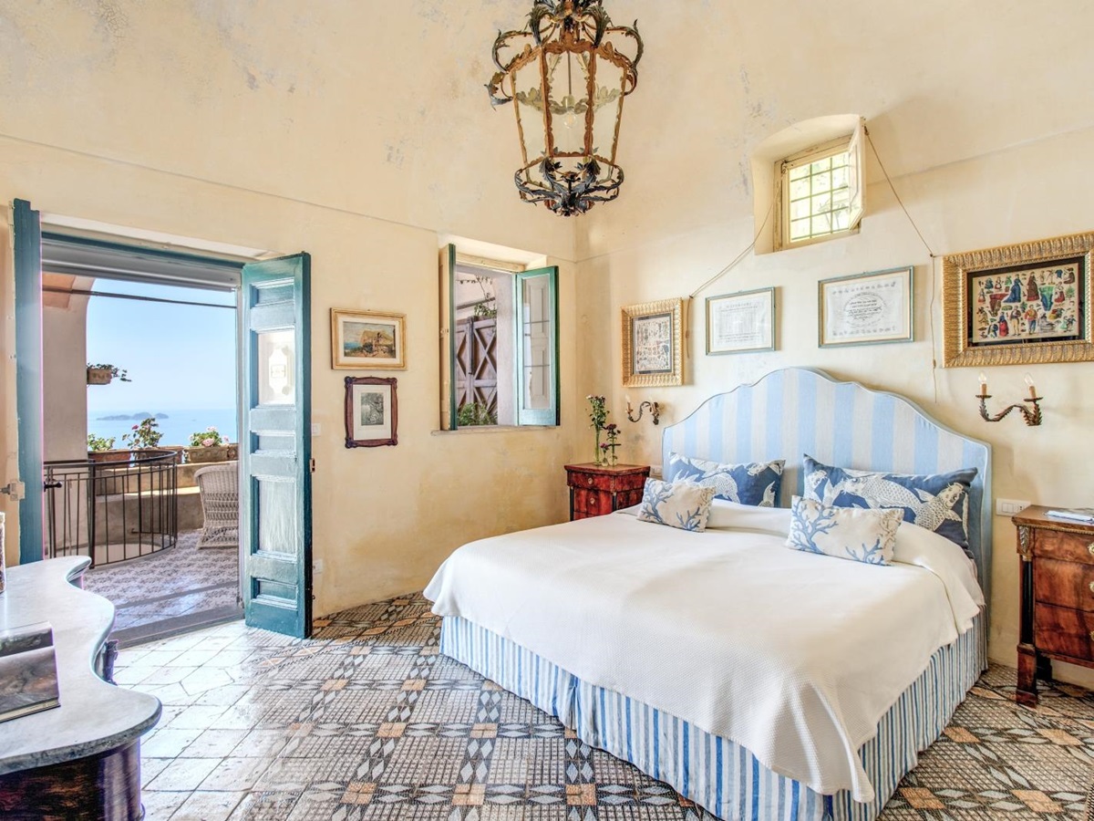 Twin Bedroom with Hollywood headboard and tiled blue floor
