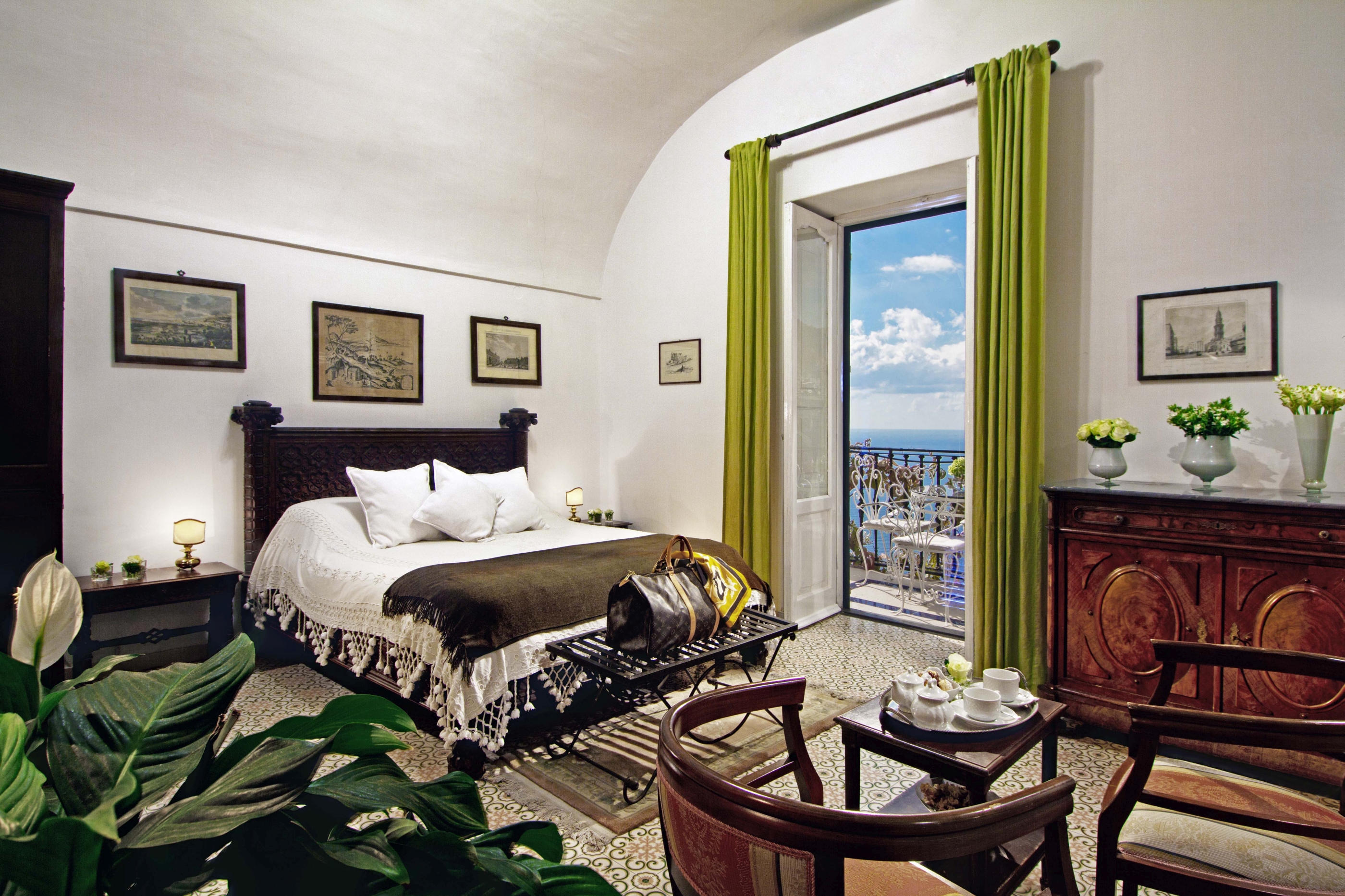 Green double bedroom in Vilal Treville, Amalfi Coast