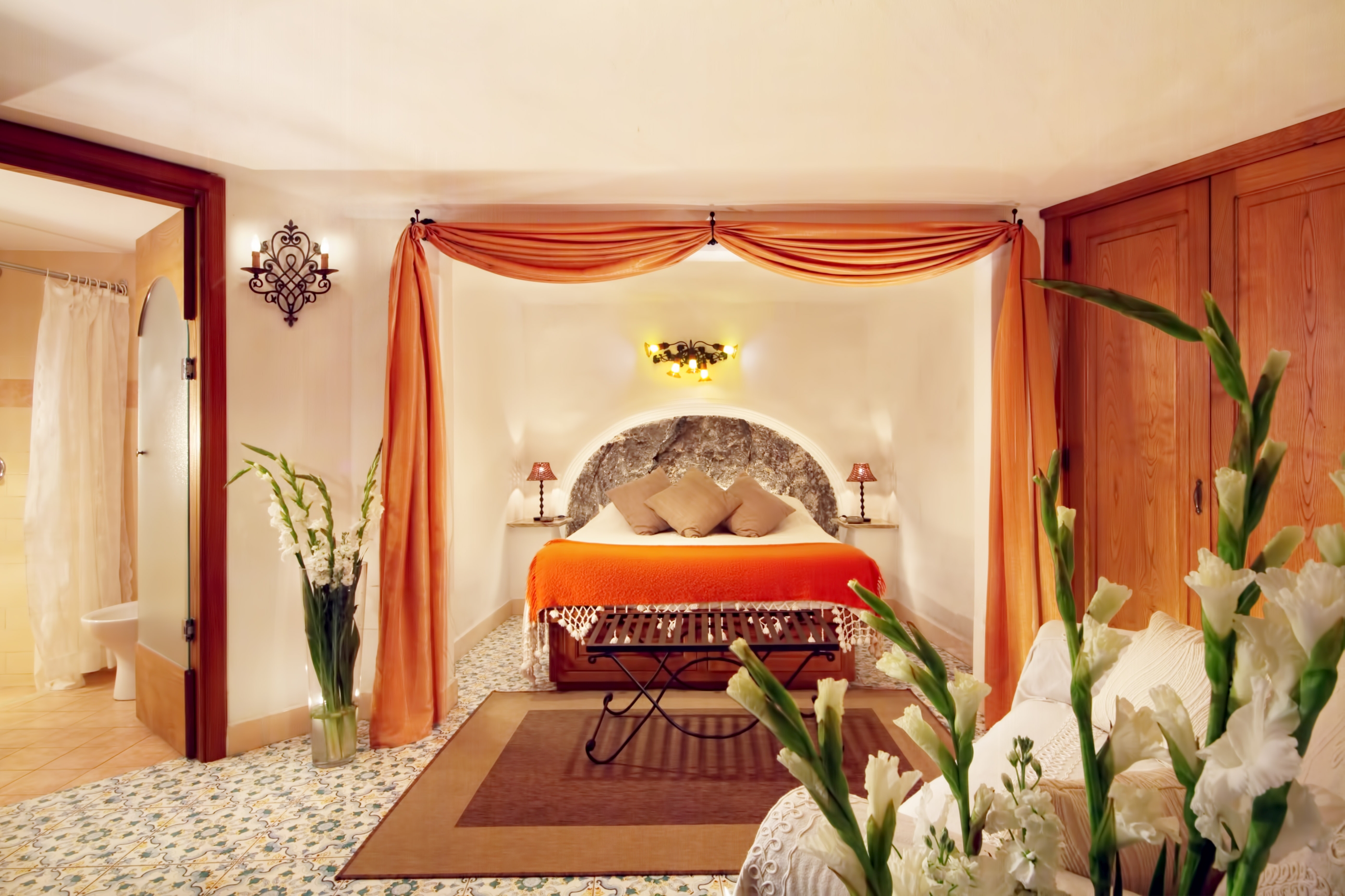 Orange double bedroom in Vilal Treville, Amalfi Coast