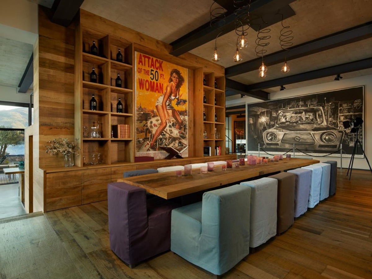 An alternate angle of the dining room at the Breakwater.