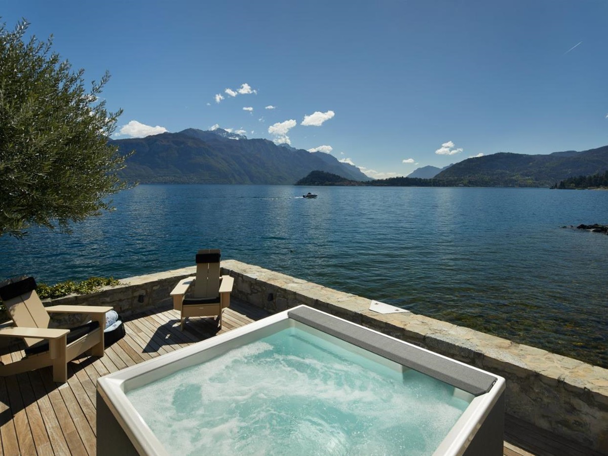 The hot tub at the Breakwater, overlooking Lake Como.