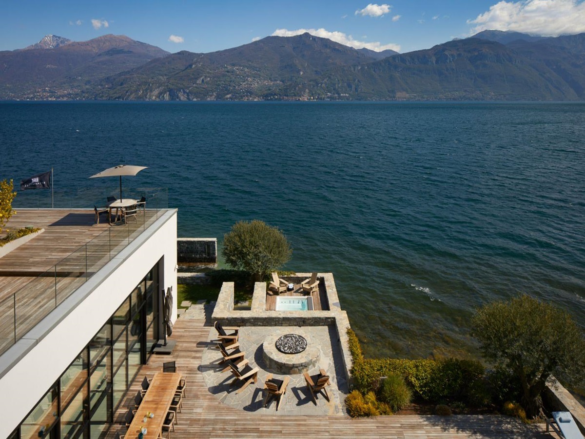 A beautiful view of Lake Como from the Breakwater.