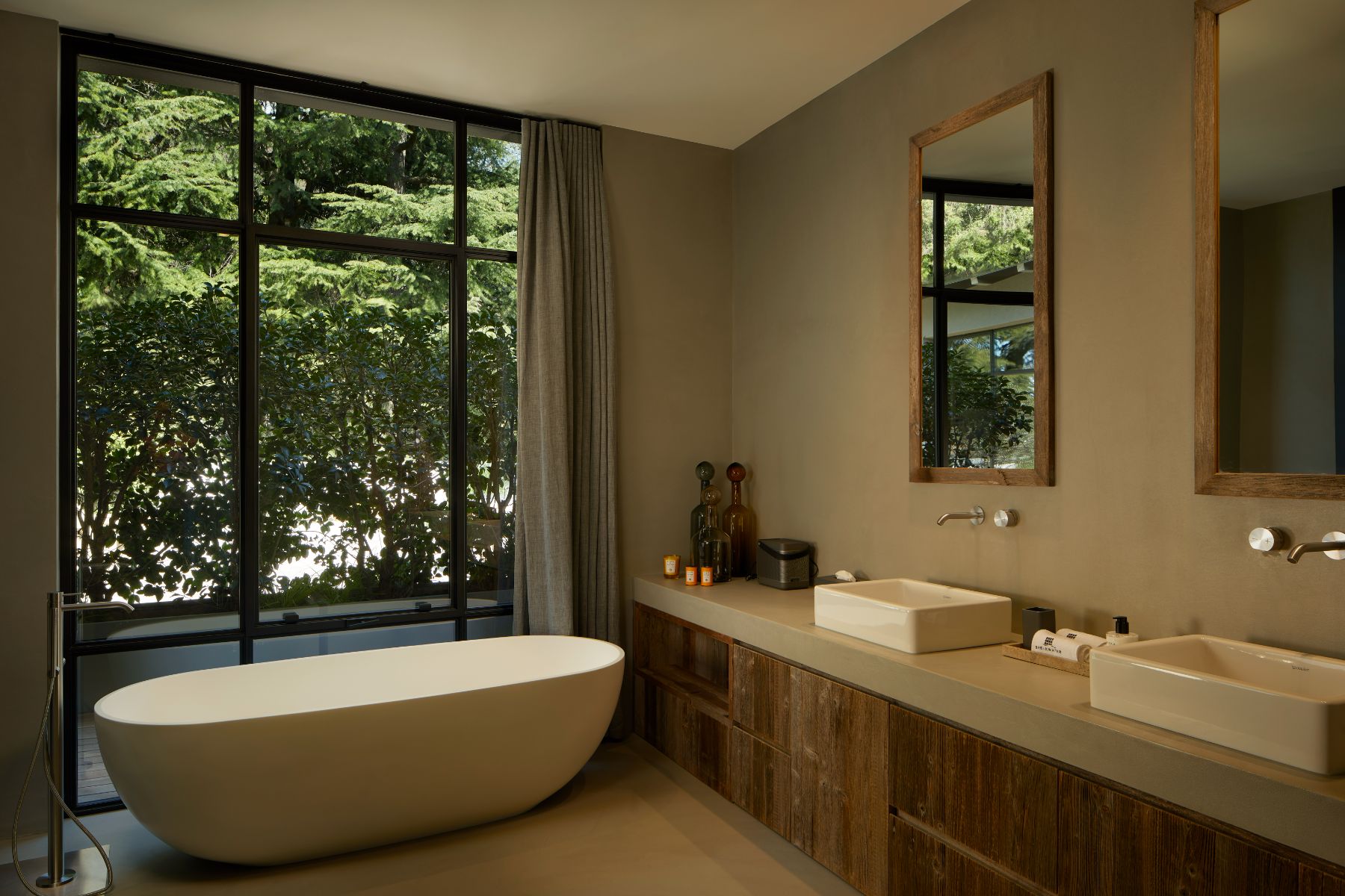 Bathroom in Breakwater Griante in Lake Como with view of a large bath in front of a window