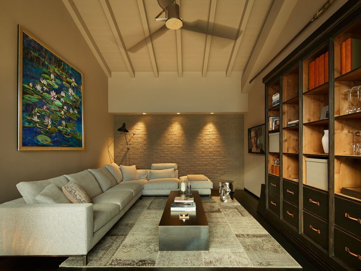 Living room in Breakwater Griante in Lake Como, with a large sofa and art on the wall