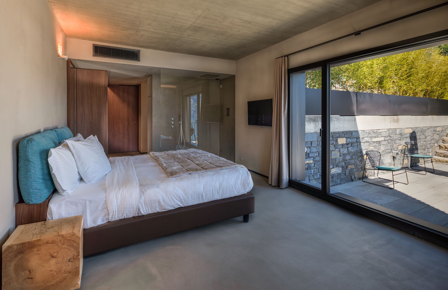 Ground floor bedroom with ensuite and patio at Villa Ardesia in Lake Como