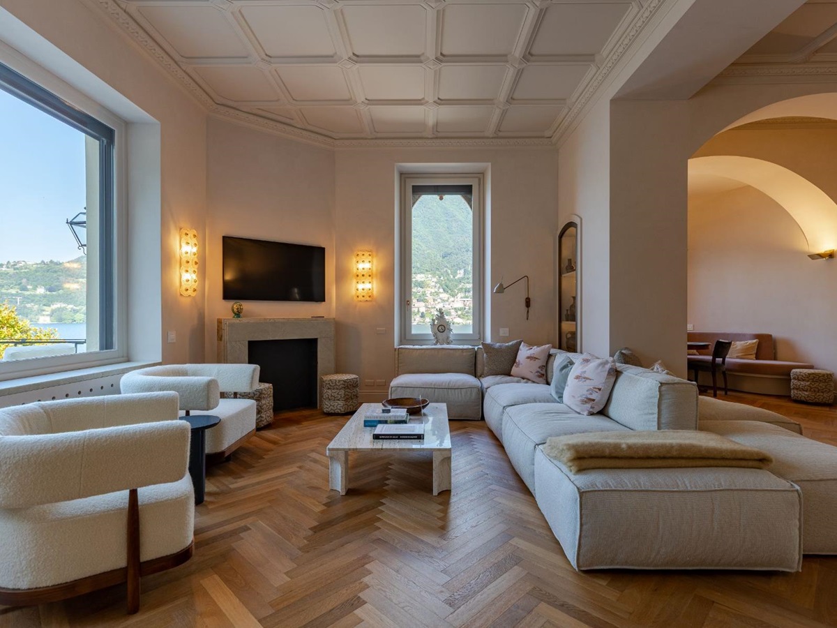 Sitting room at Villa Giada in Lake Como, Italy