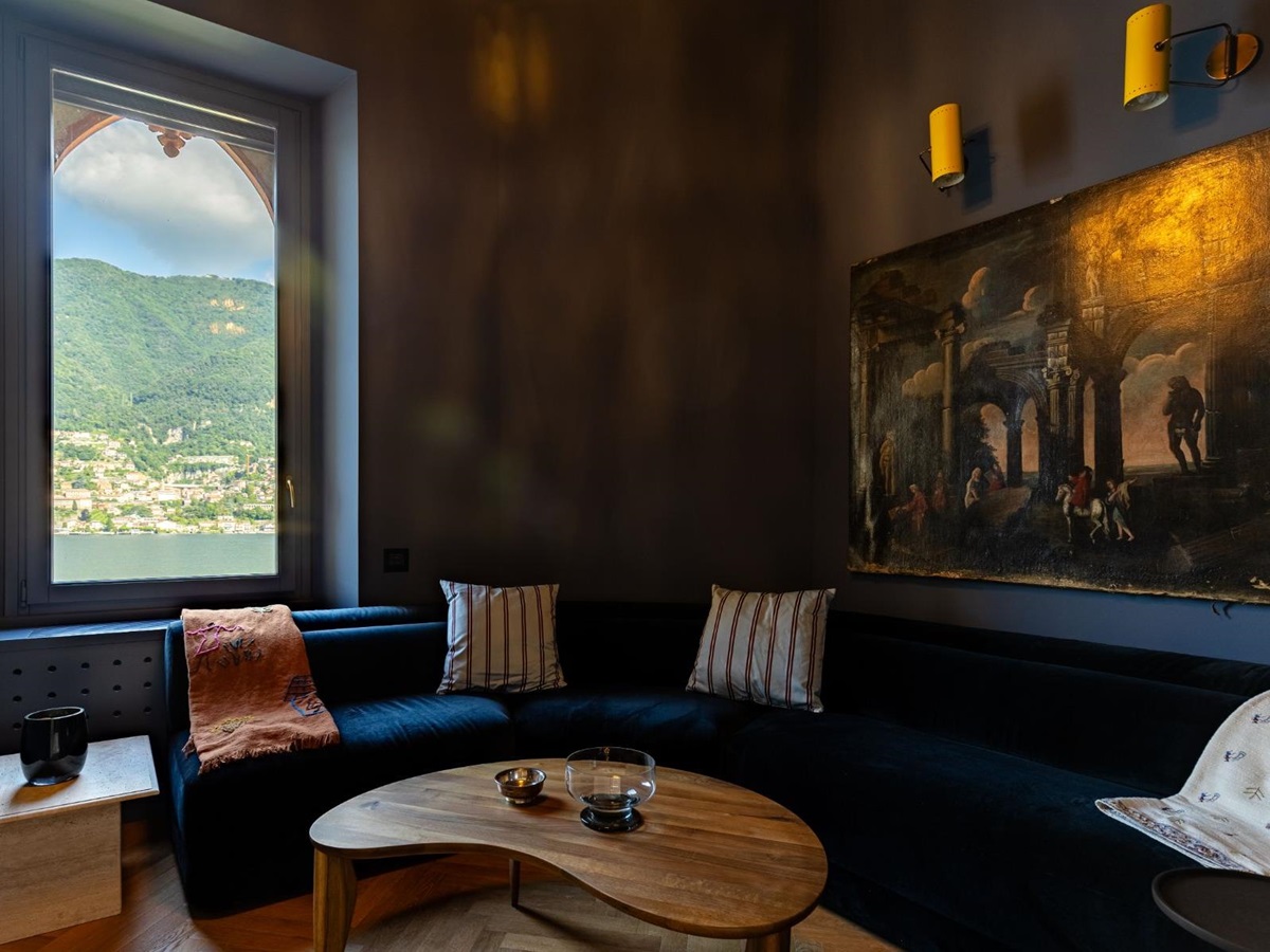 Sitting room at Villa Giada in Lake Como, Italy